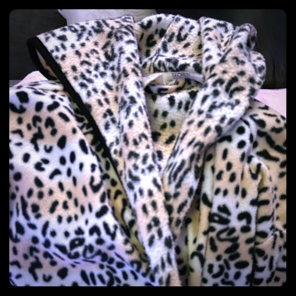 Leopard print big warm fuzzy bathrobe